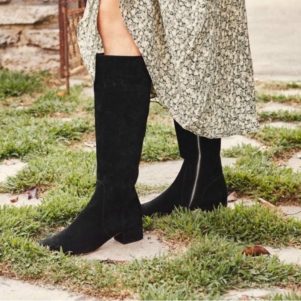 Doen Black Knee-High Suede Heeled Boots